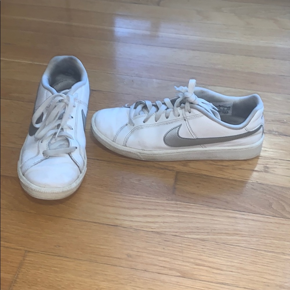 Nike Court Royale Sneakers